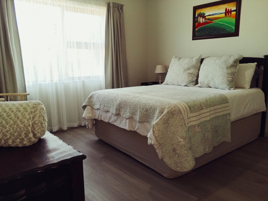 6 Bedroom Property for Sale in Bayview Western Cape